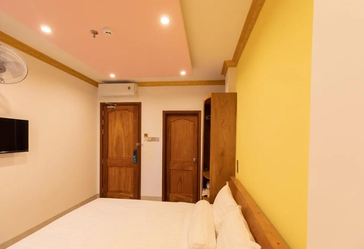 26 Topaz Hotel Вунгтау